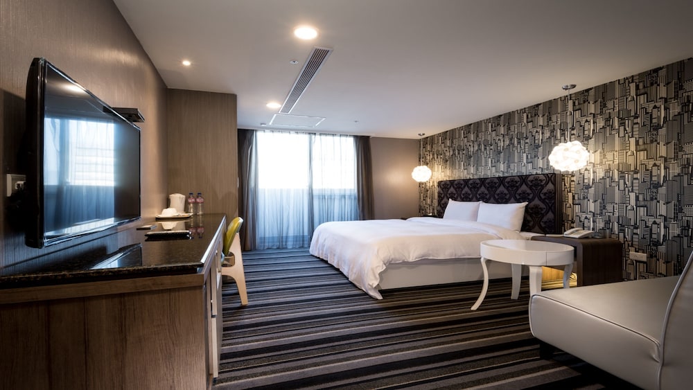 Zaw Jung Business Hotel 32/42