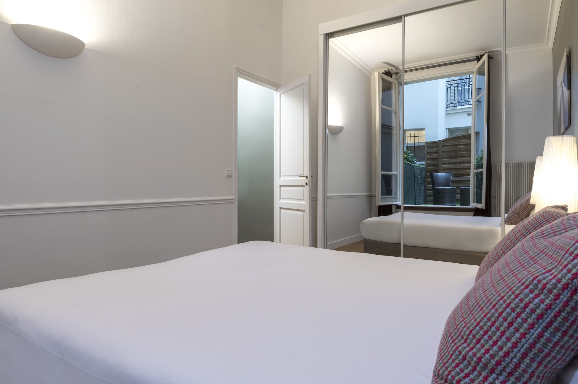 1 BEDROOM, CLASSIC, APARTMENT, COURTYARD VIEW