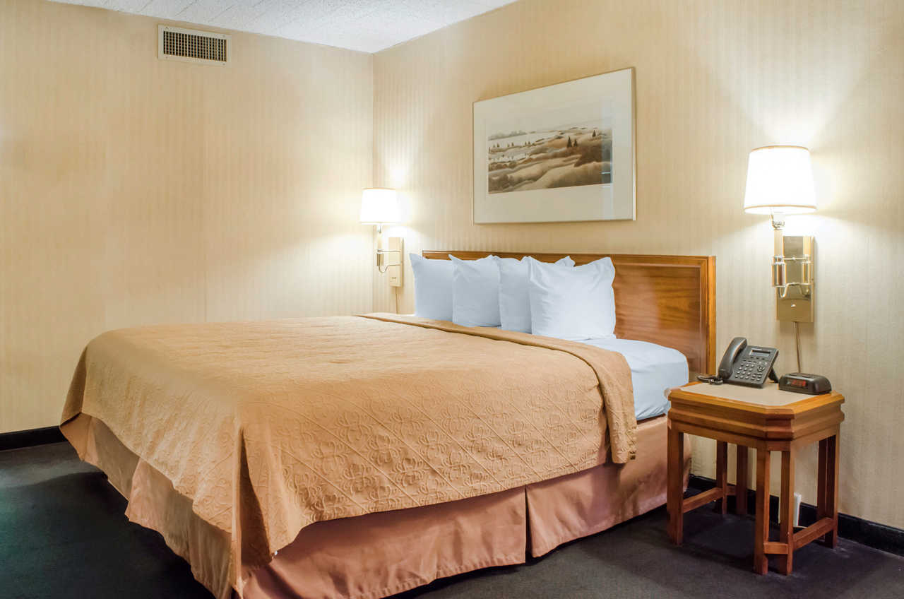 Quality Inn & Suites Burnham, PA 16/36