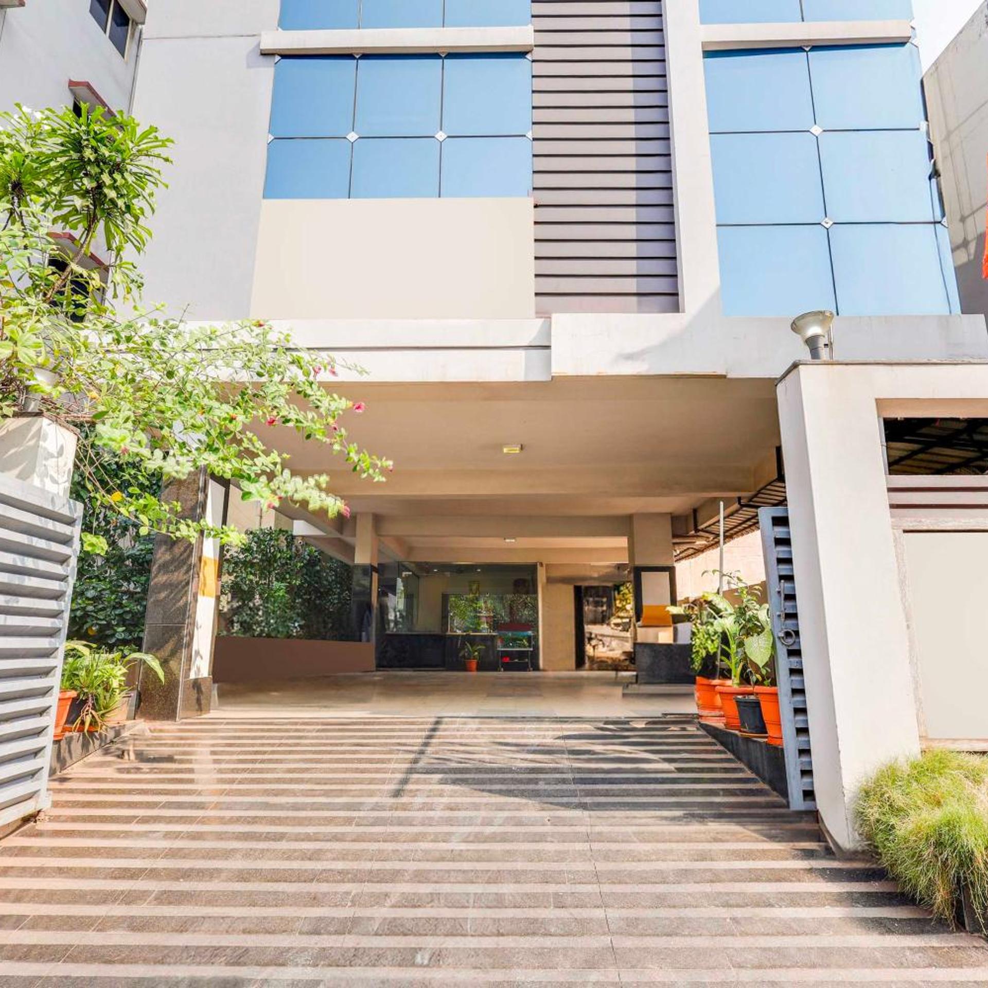Sri Maharaja Inn 6/50