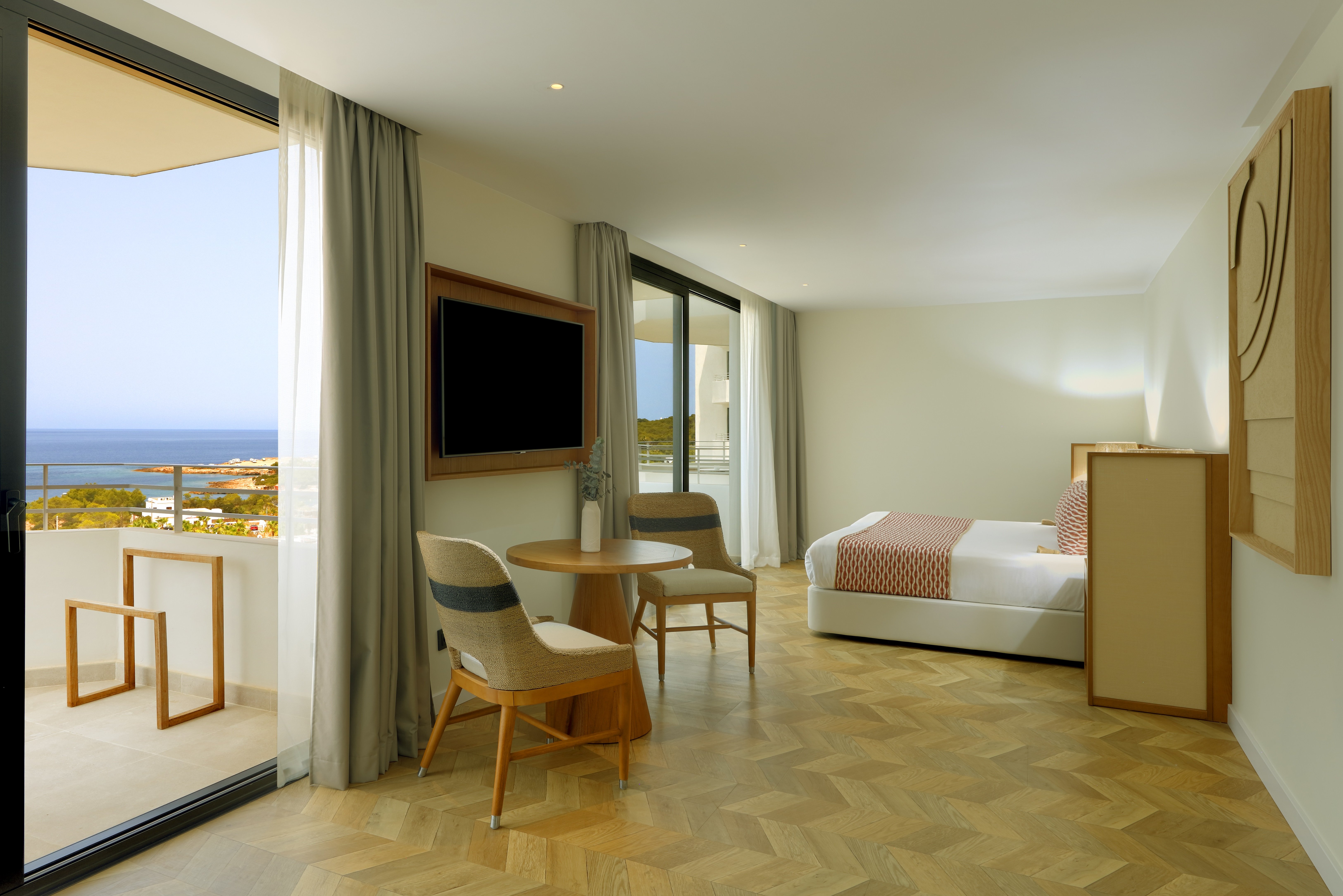 Suite, Sea Front