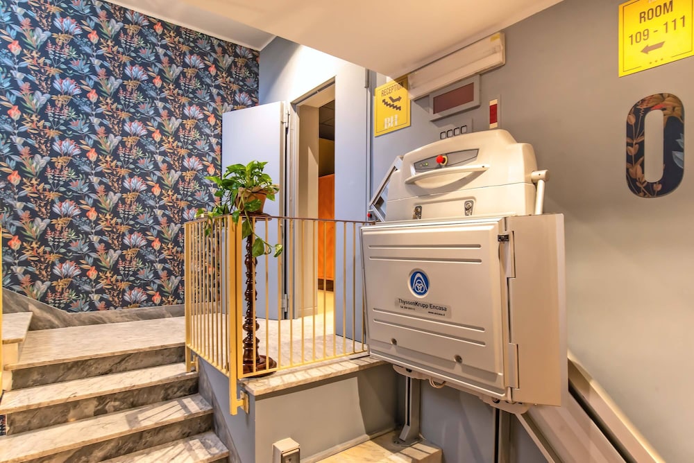 Bloom Hotel Roma 64/75
