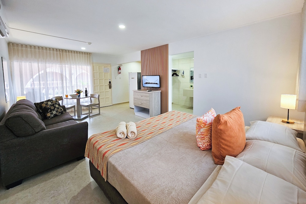 STUDIO, KING BED