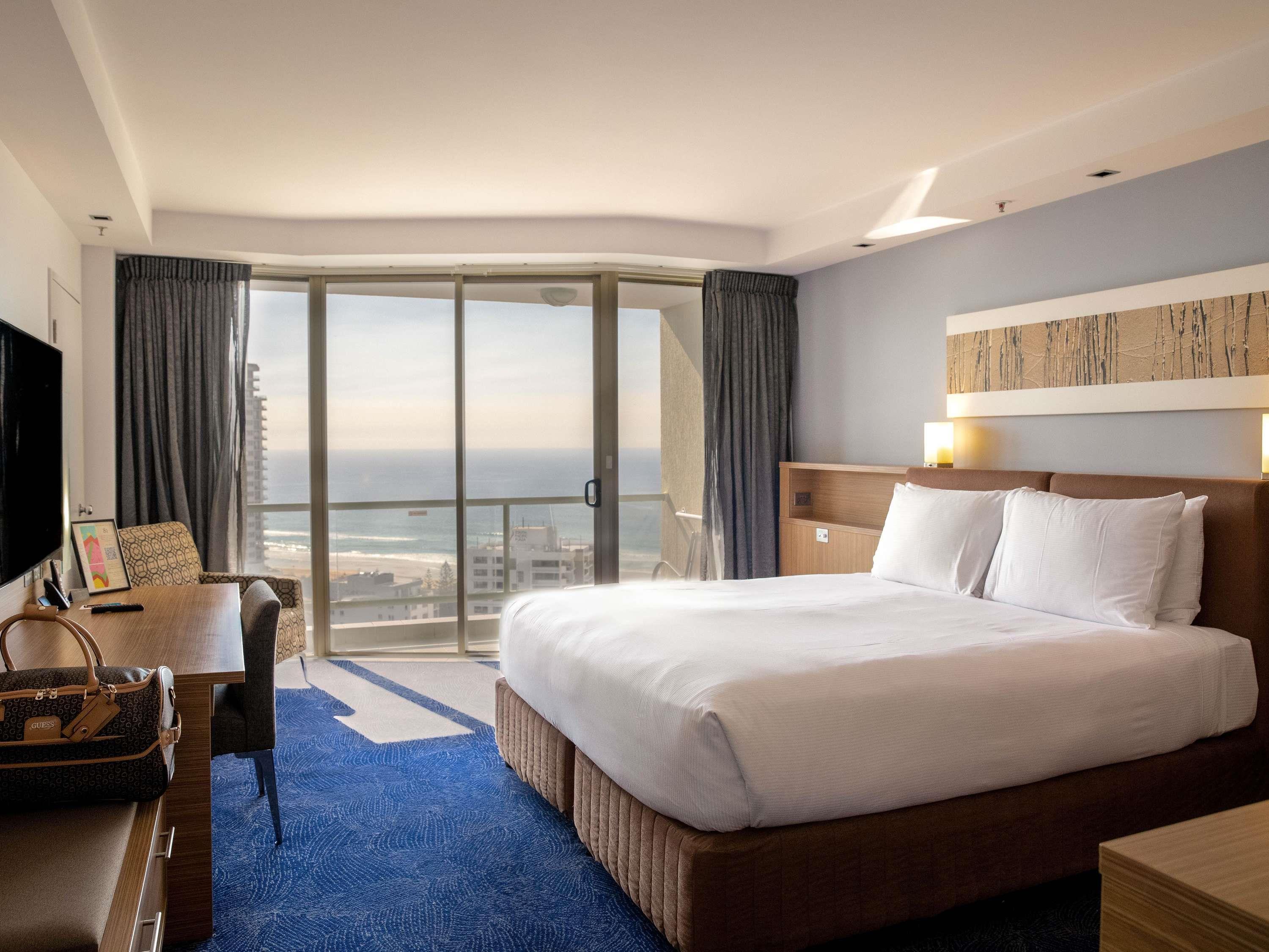 LUXURY, QUEEN BED, OCEAN VIEW