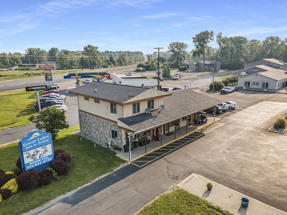 Great Lakes Inn and Suites 7/45
