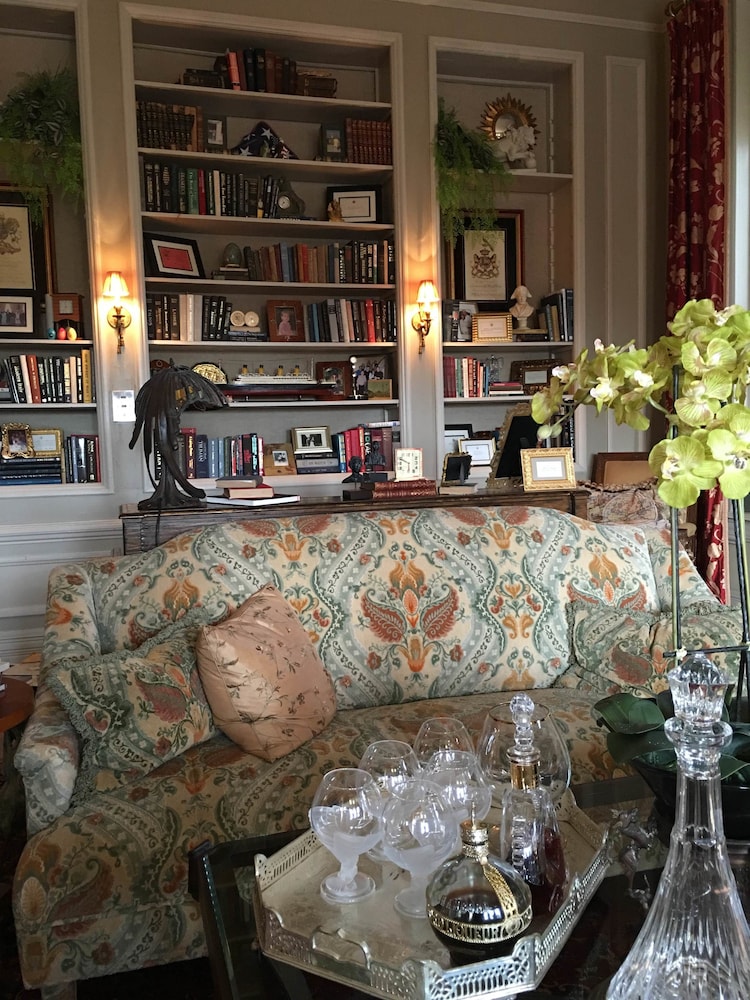 Burke Mansion 3/43