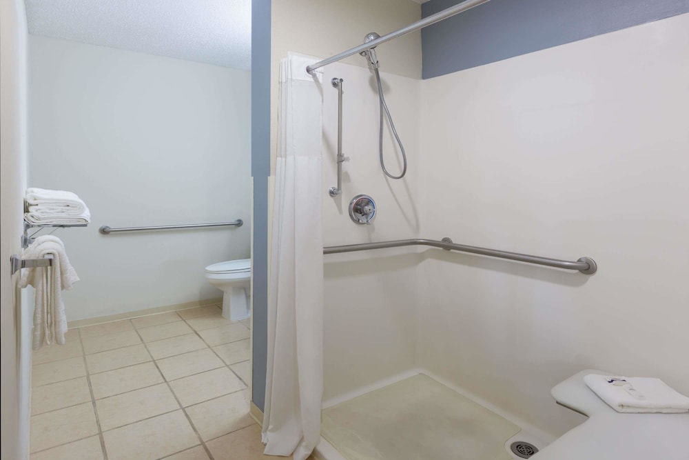 Microtel Inn Suites By Wyndham Sioux Falls 11/40