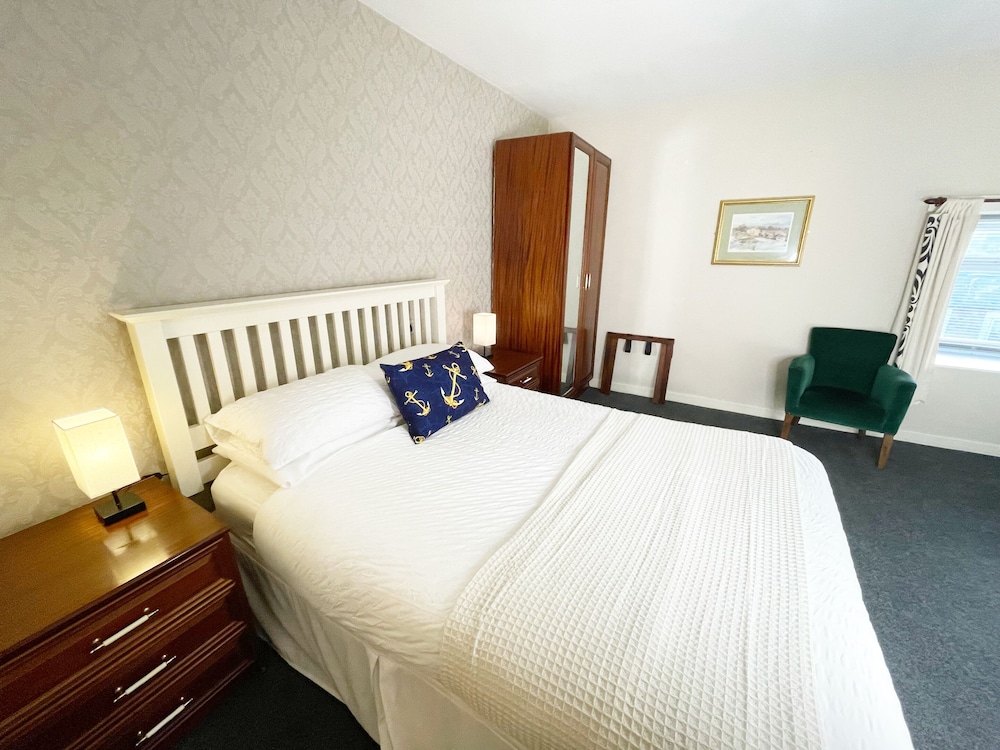 Anchor Hotel 8/50