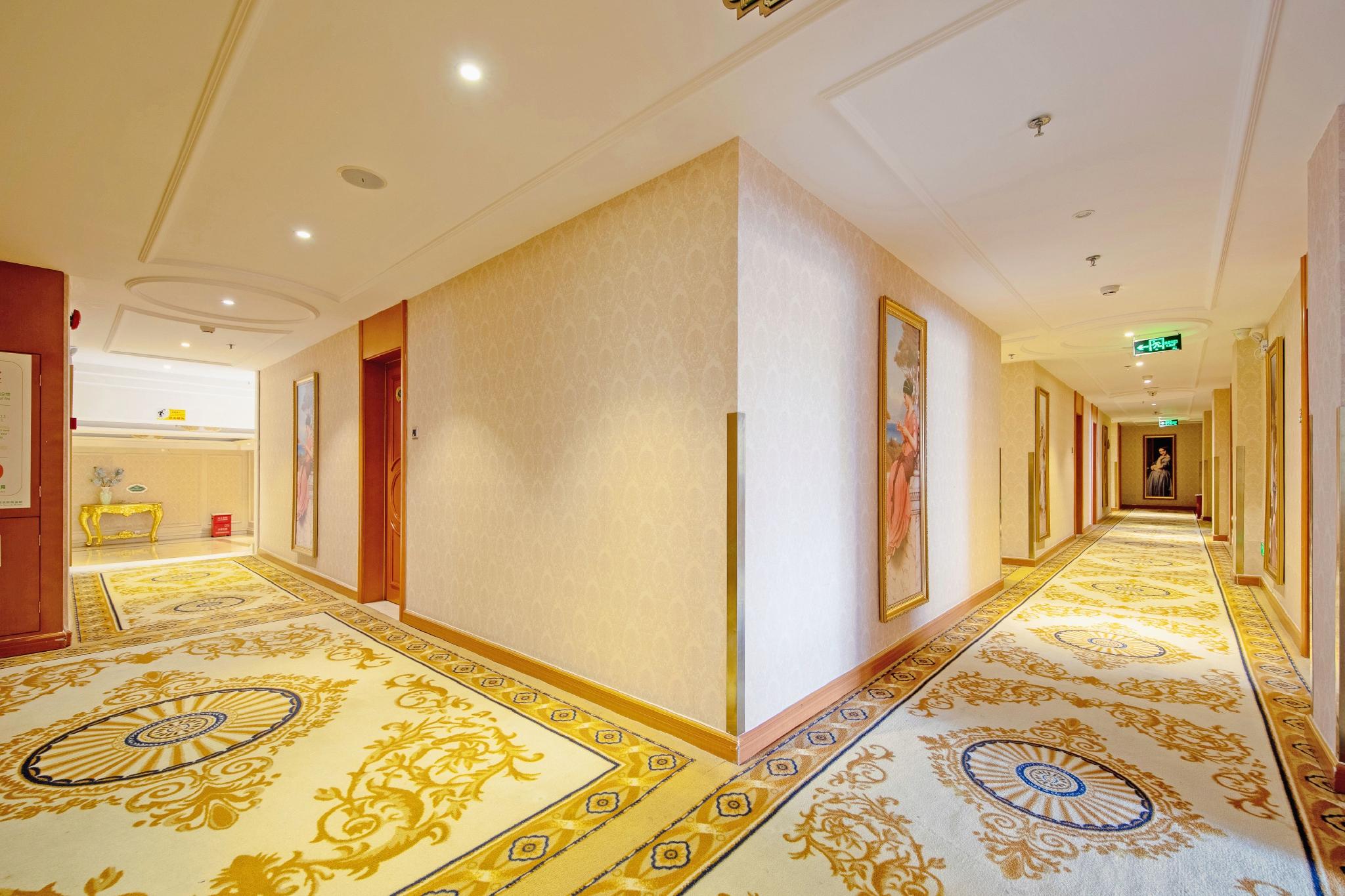 Vienna Hotel (Zhongshan Bus Terminal) 15/37