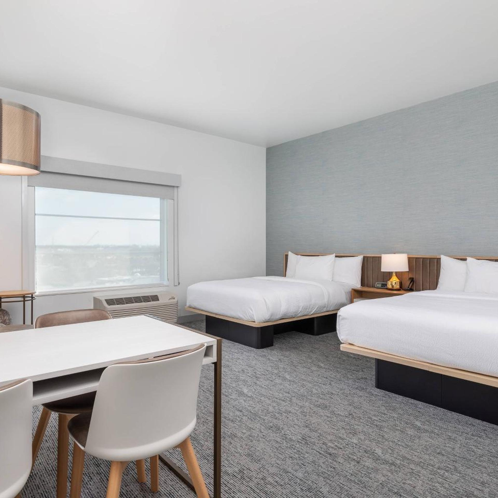 Studio, Queen Bed