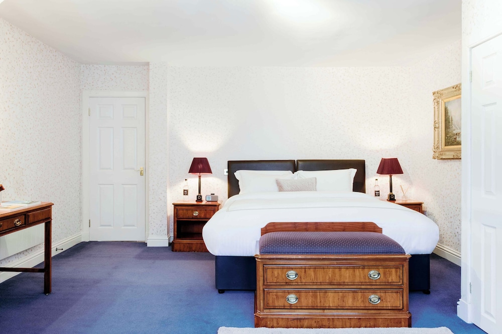 Victoria, Suite, Single Bed, Queen Bed