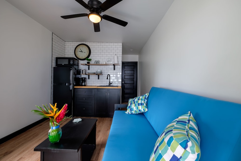 Aquavista Beachfront Suites 7/29
