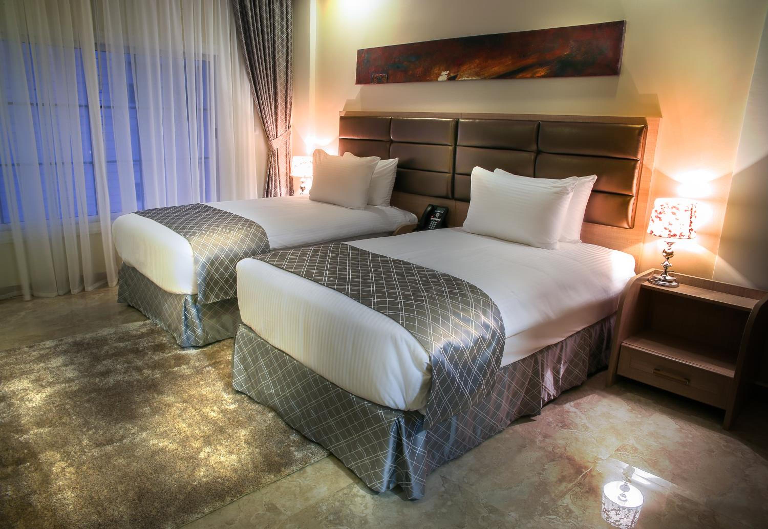 Adams Hotel 15/50