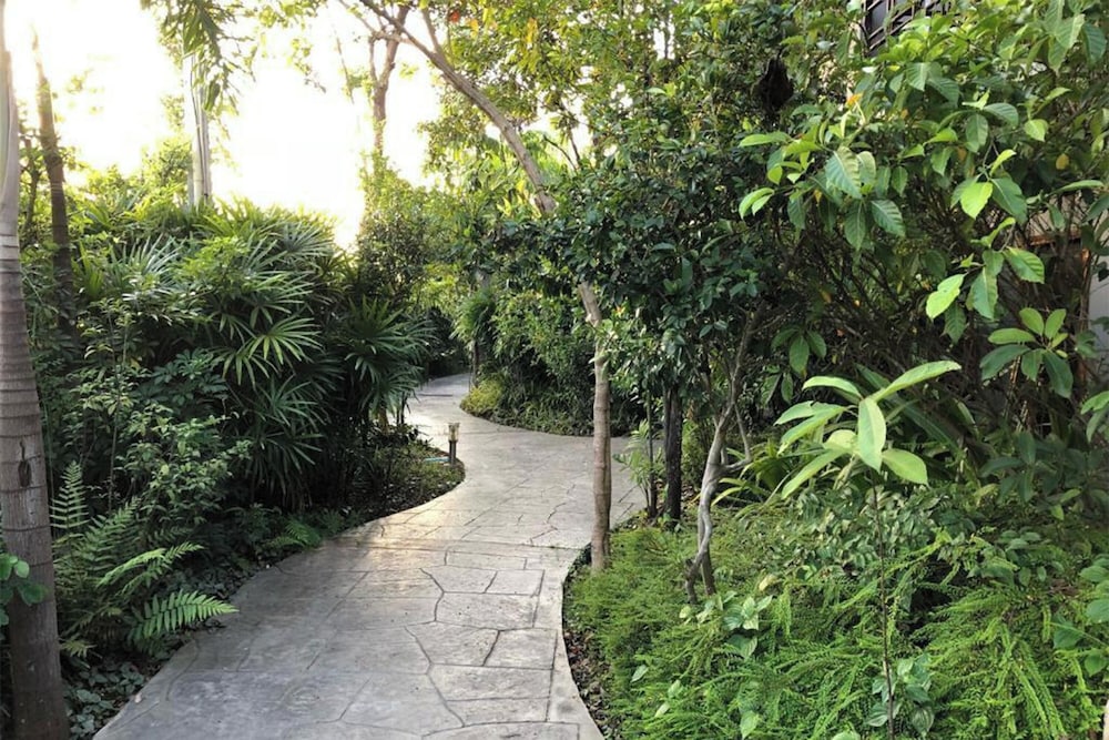 Taman Spa Resort 66/70