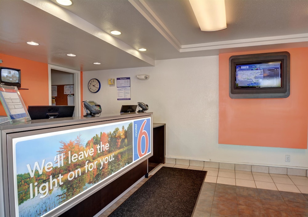 Motel6 Chicopee, MA - Springfield 7/37