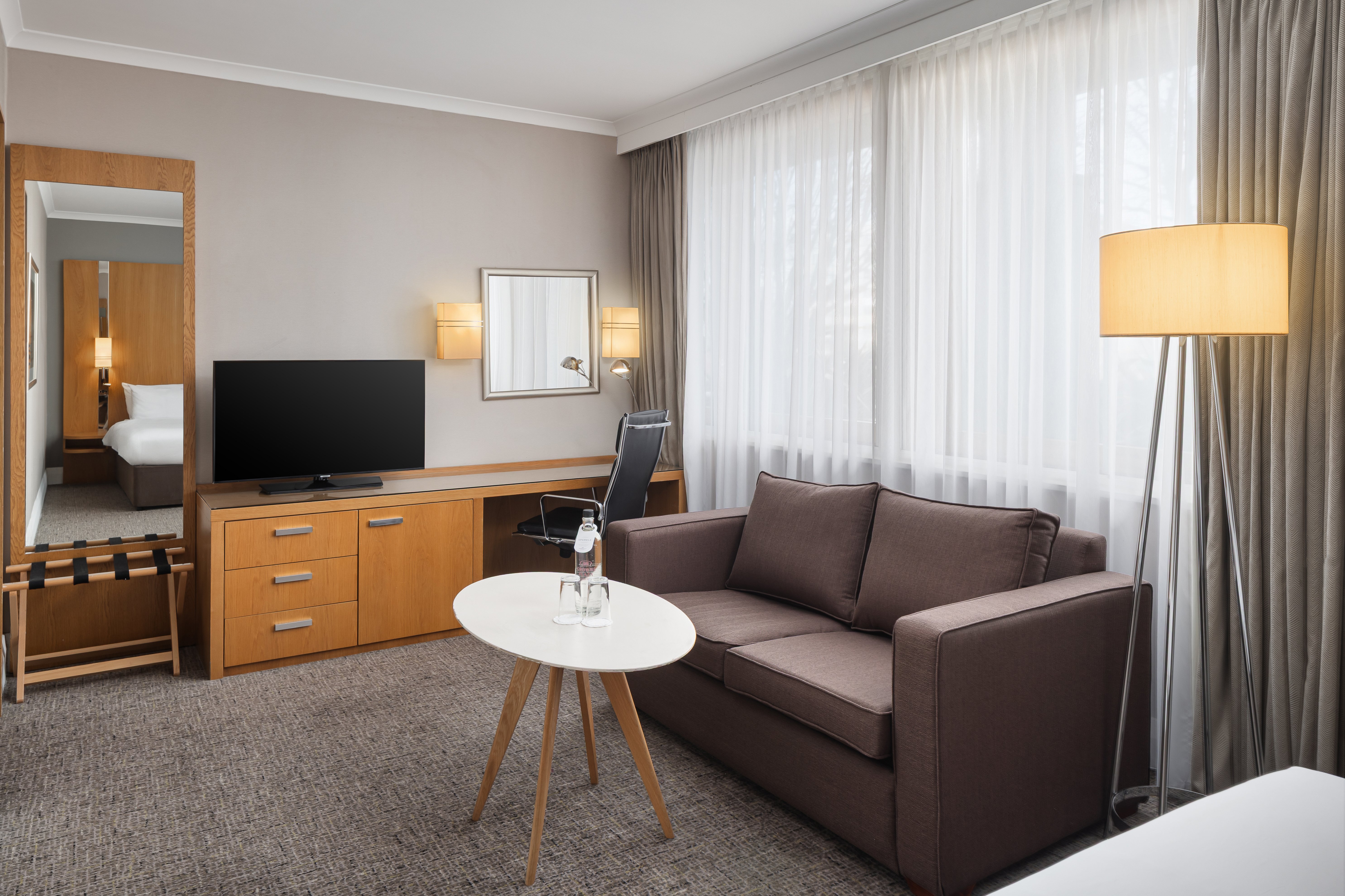 Crowne Plaza Ealing 53/76
