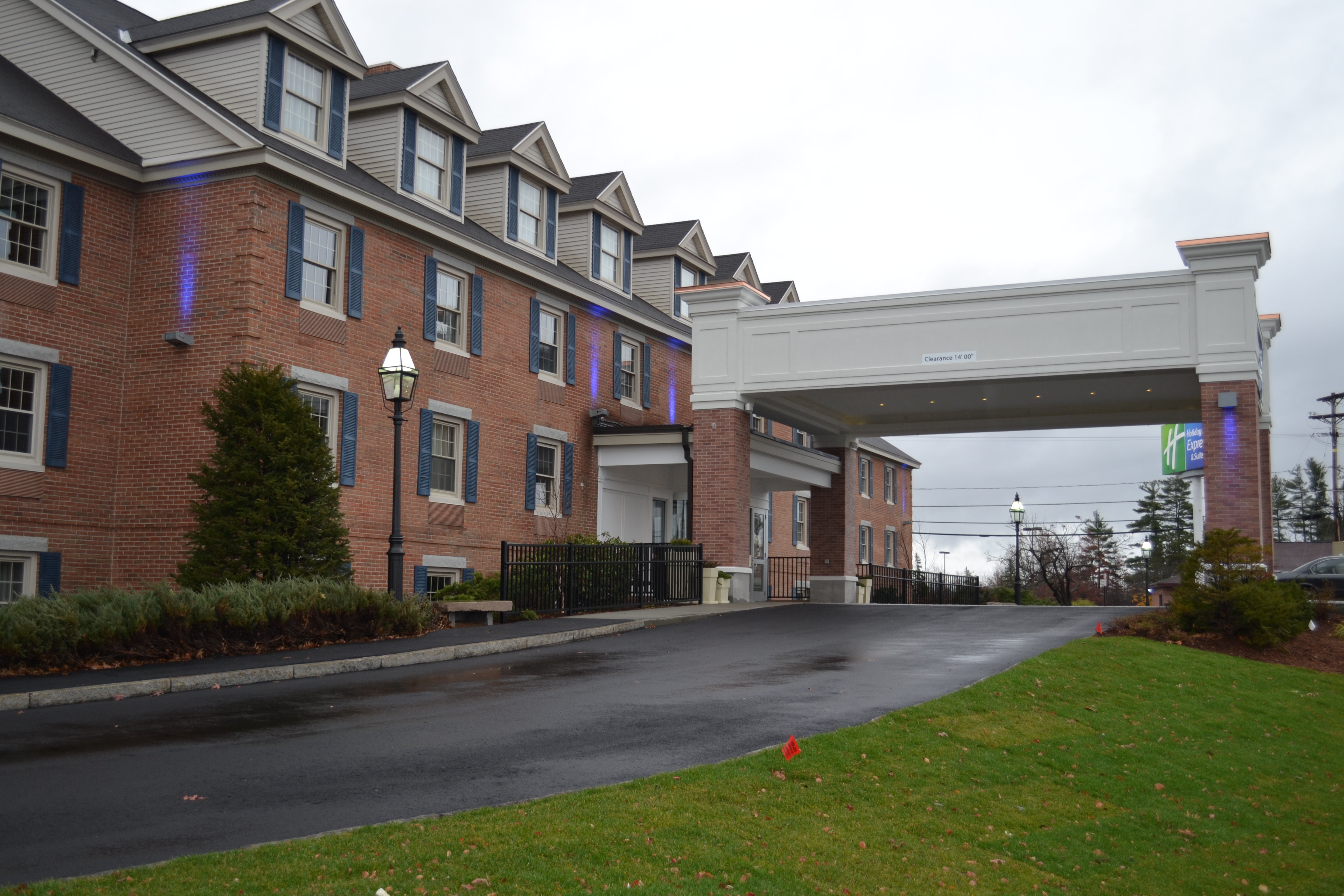Holiday Inn Express Suites Merrimack 51/55