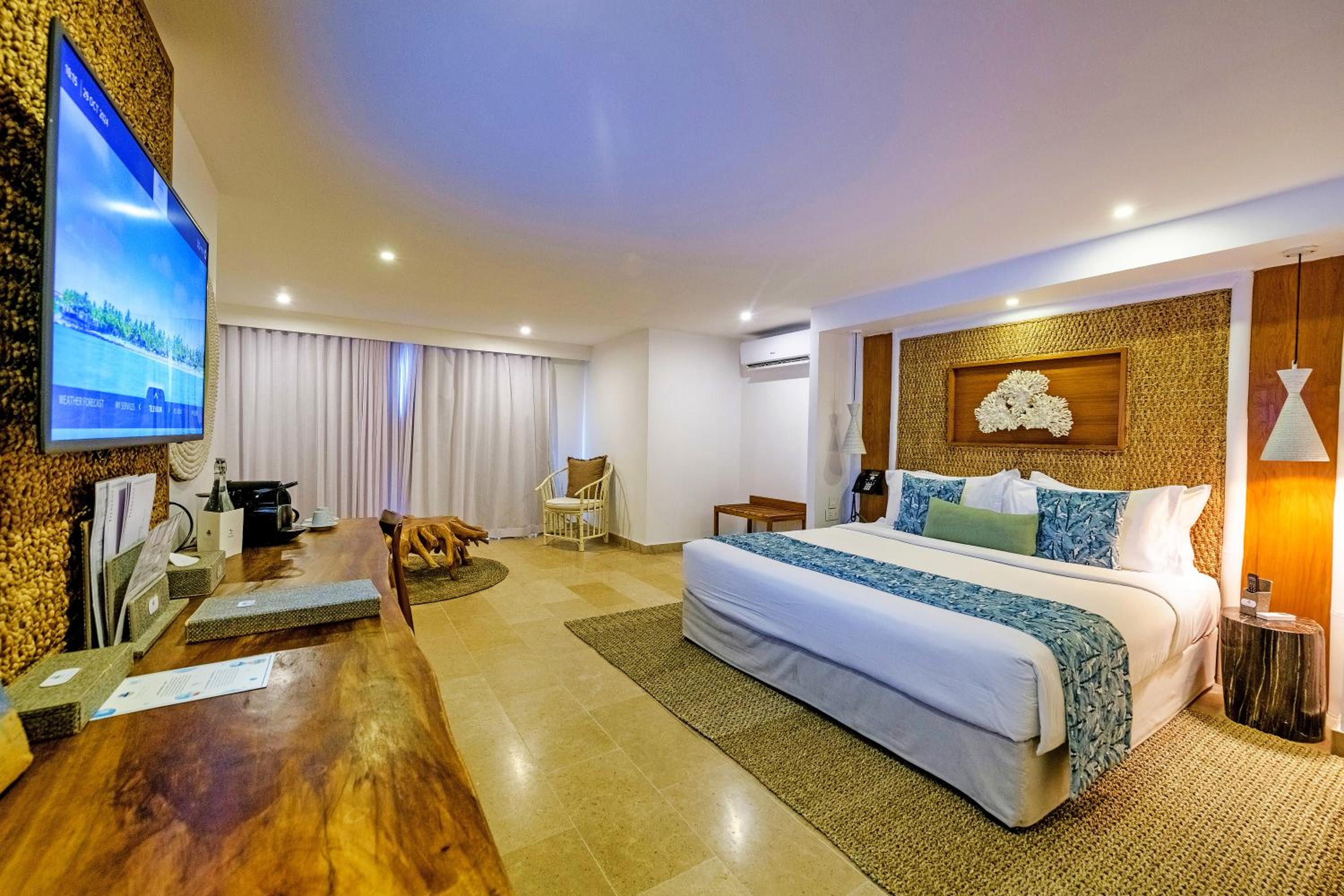 Ocean, Suite, Queen Bed