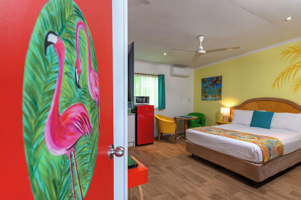 PORT DOUGLAS MOTEL 27/73