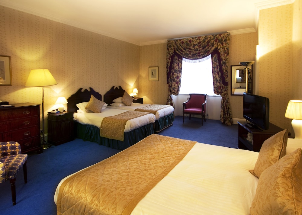 Royal Scots Club Hotel 14/56