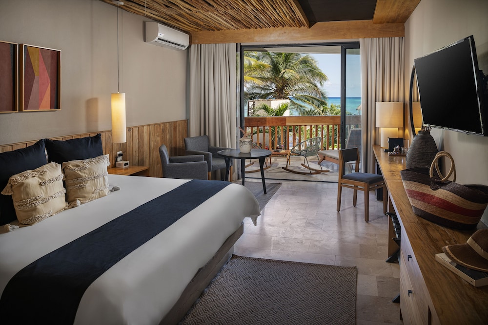 ROOM, OCEAN VIEW