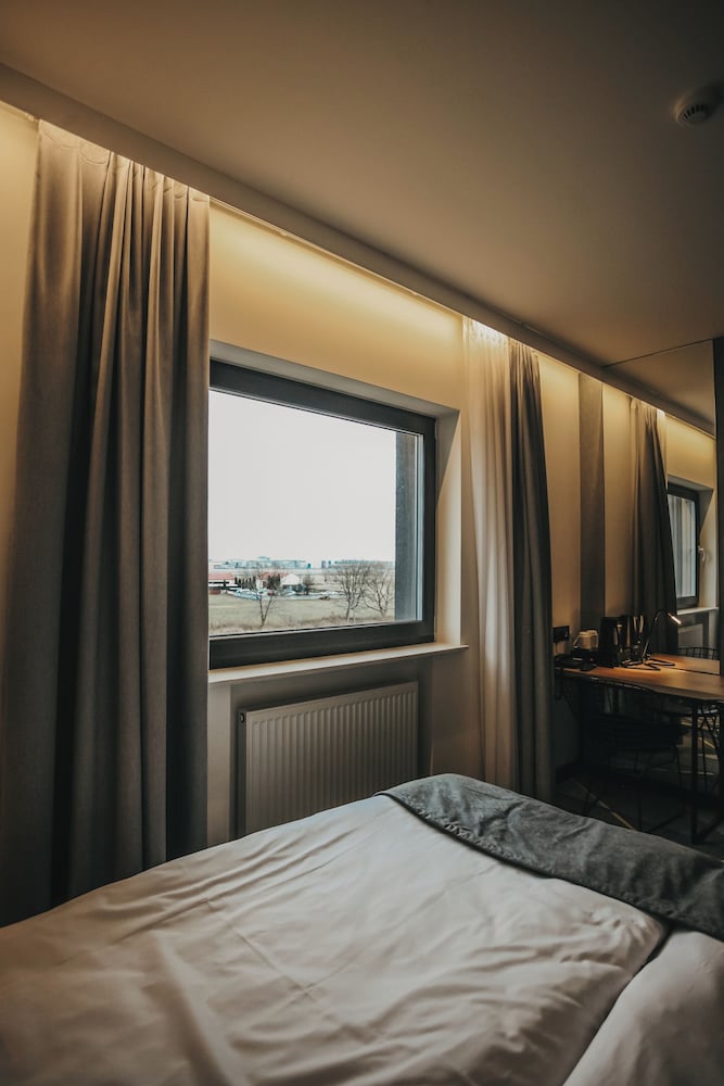 AIR HOTEL 22/67