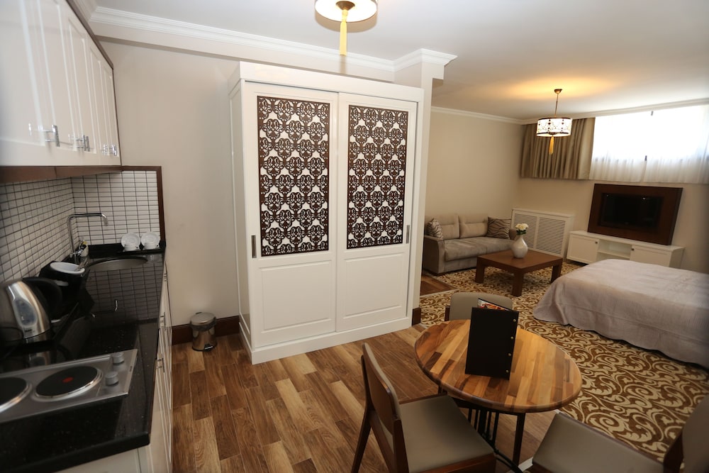 K SUITES HOTEL 34/58