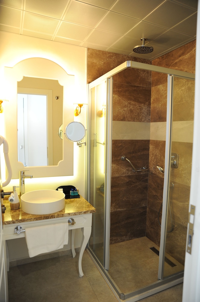 Montebello Deluxe Hotel 25/49