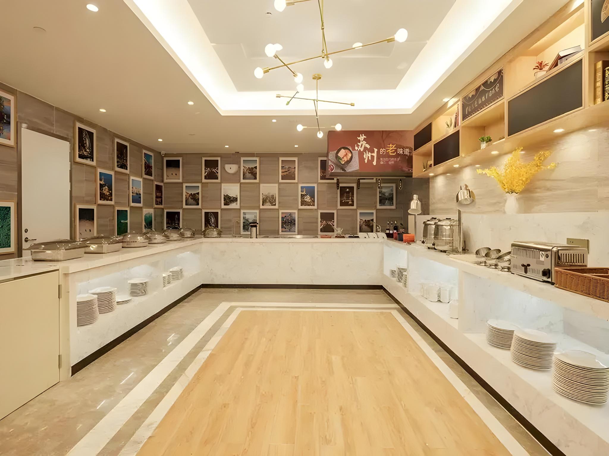 Kyriad Marvelous Hotel (Suzhou Nanyuan Road Metro Station) 7/26