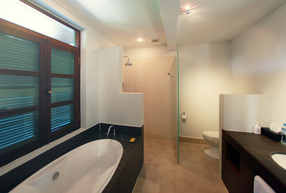 THE APSARA RIVE DROITE 49/50