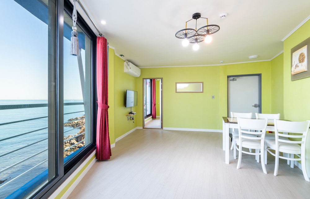 On The Sea Pension 17/80