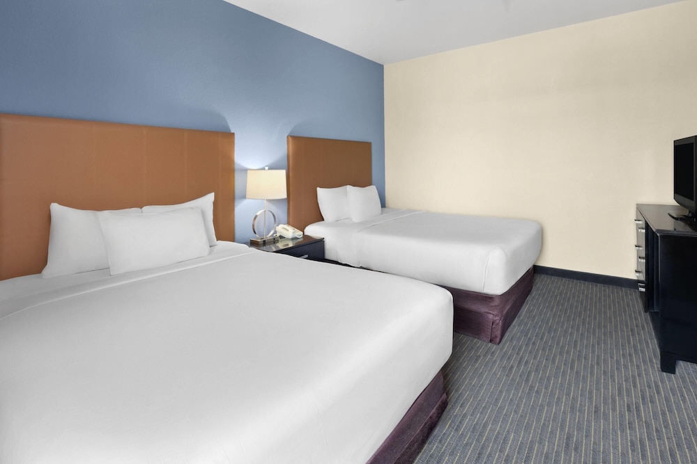 Days Inn by Wyndham Mackinaw City/Bridgeview Area 33/61