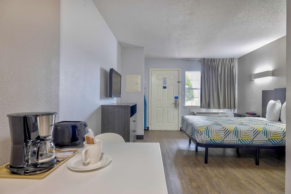 Studio6 Dallas, TX - North - Richardson 33/67