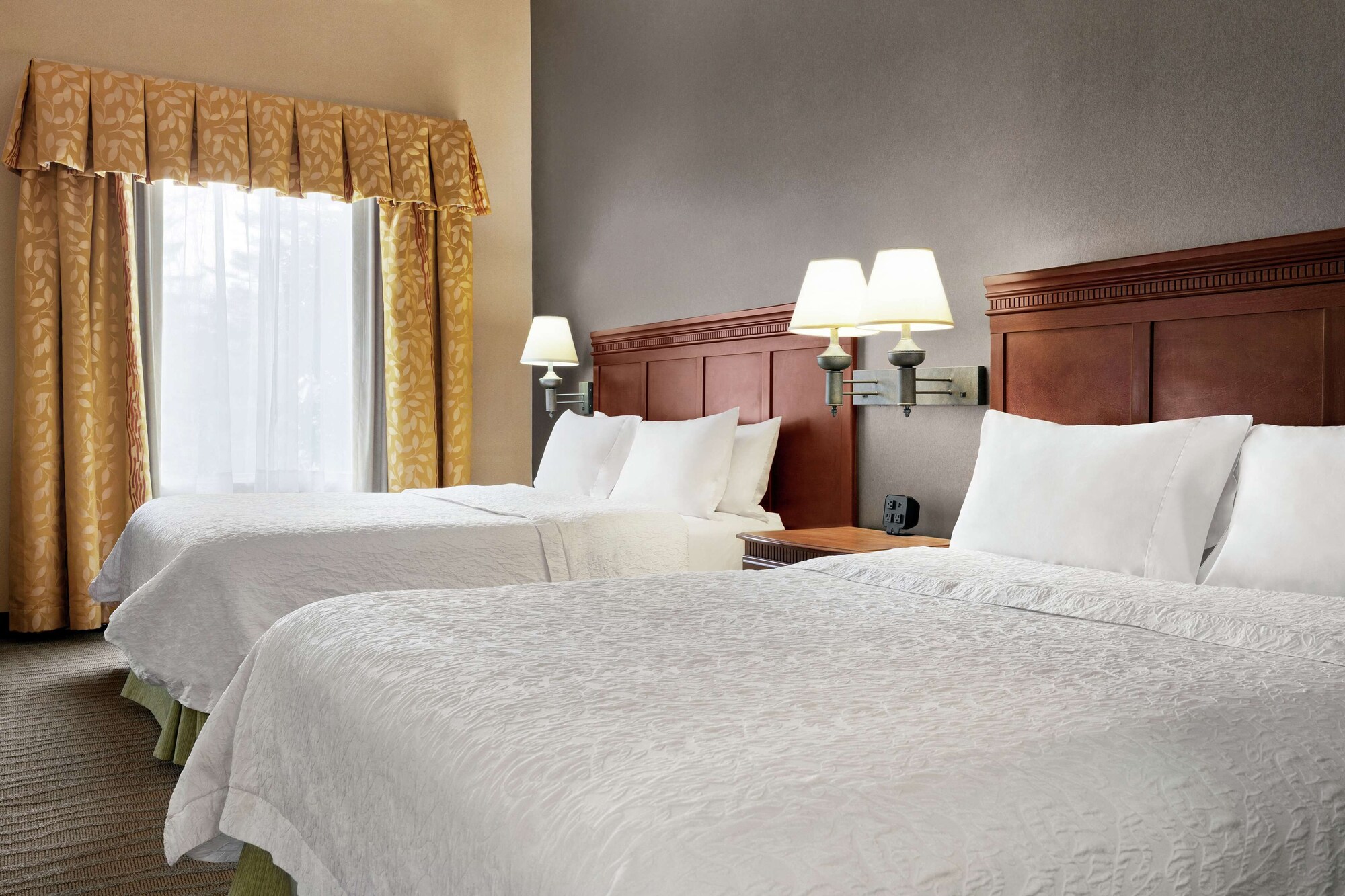 استوديو بسريرين كوين، Hampton Inn & Suites Poughkeepsie 2/5