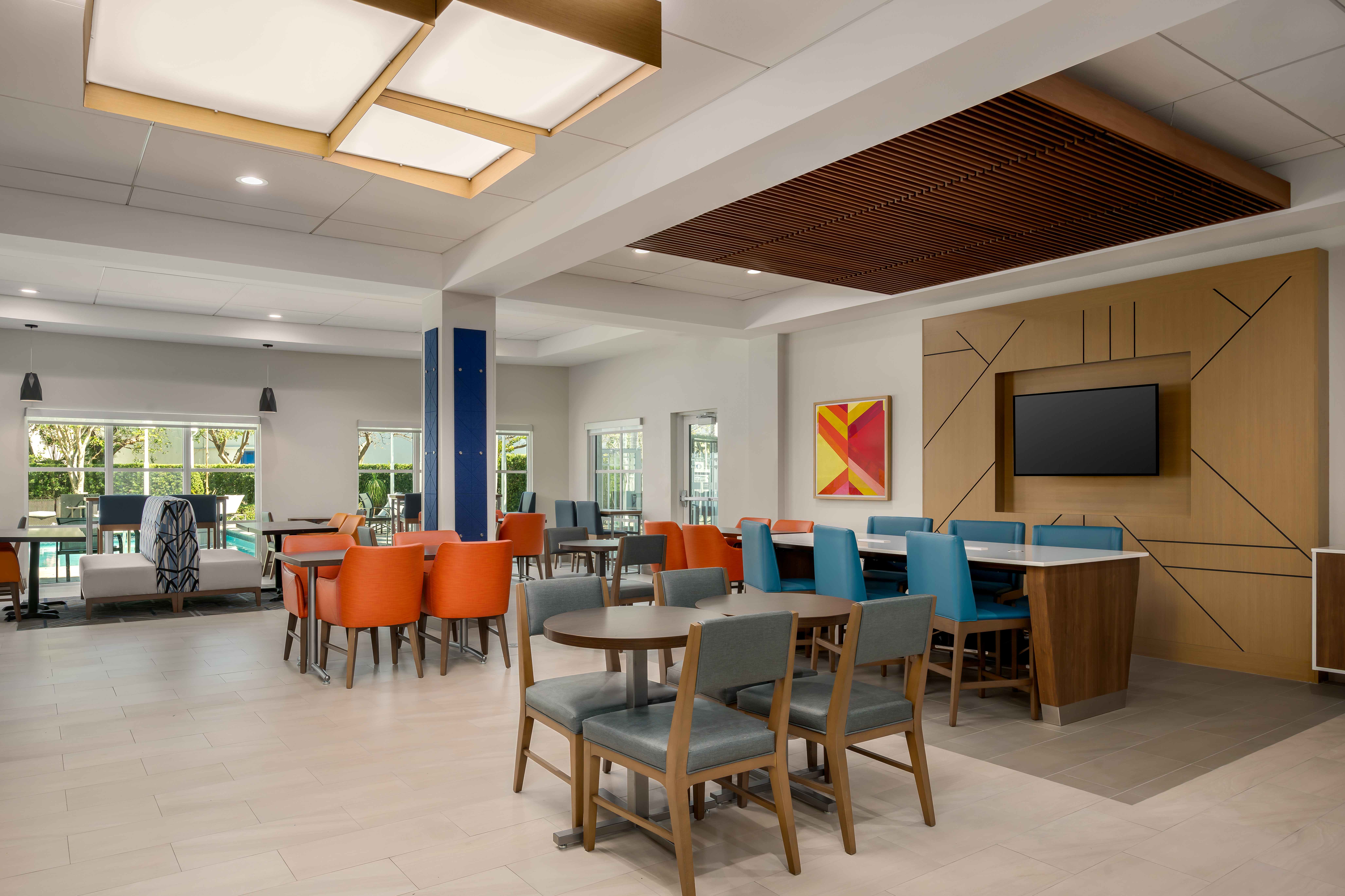 Holiday Inn Express and Suites Kendall 52/77