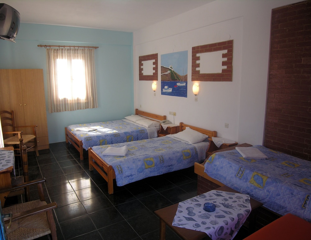 DELUXE, STUDIO, SUITE