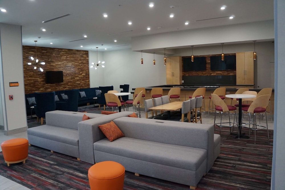 La Quinta Inn And Suites By Wyndham Lewisville 34/50