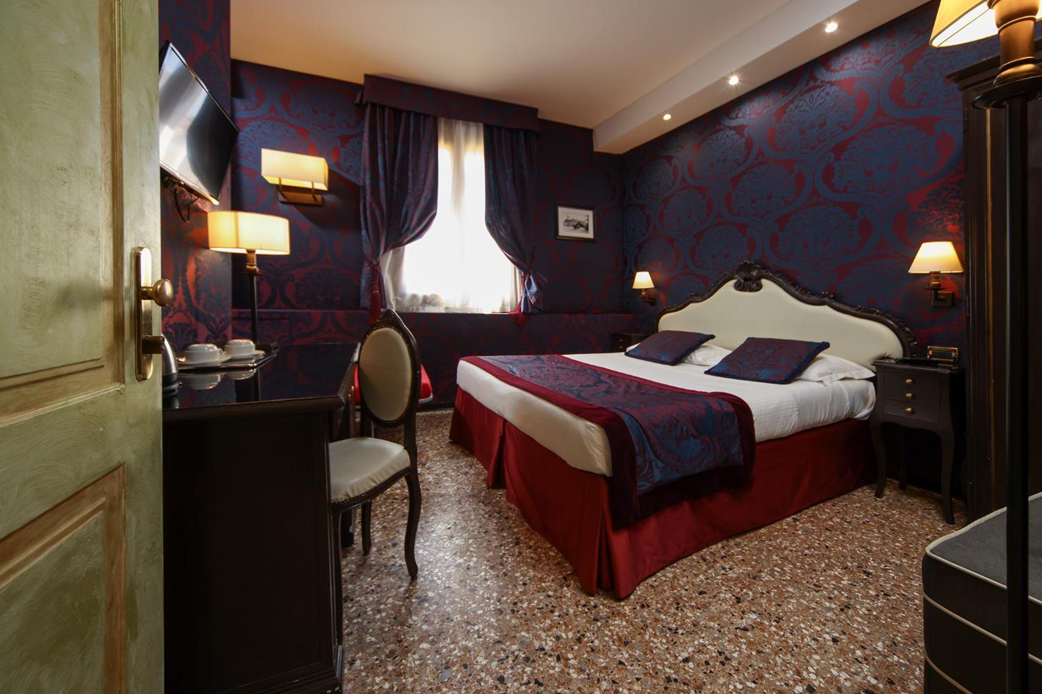 ROOM, TRIPLE