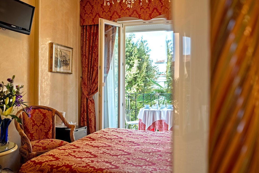 Rigel Hotel 32/73