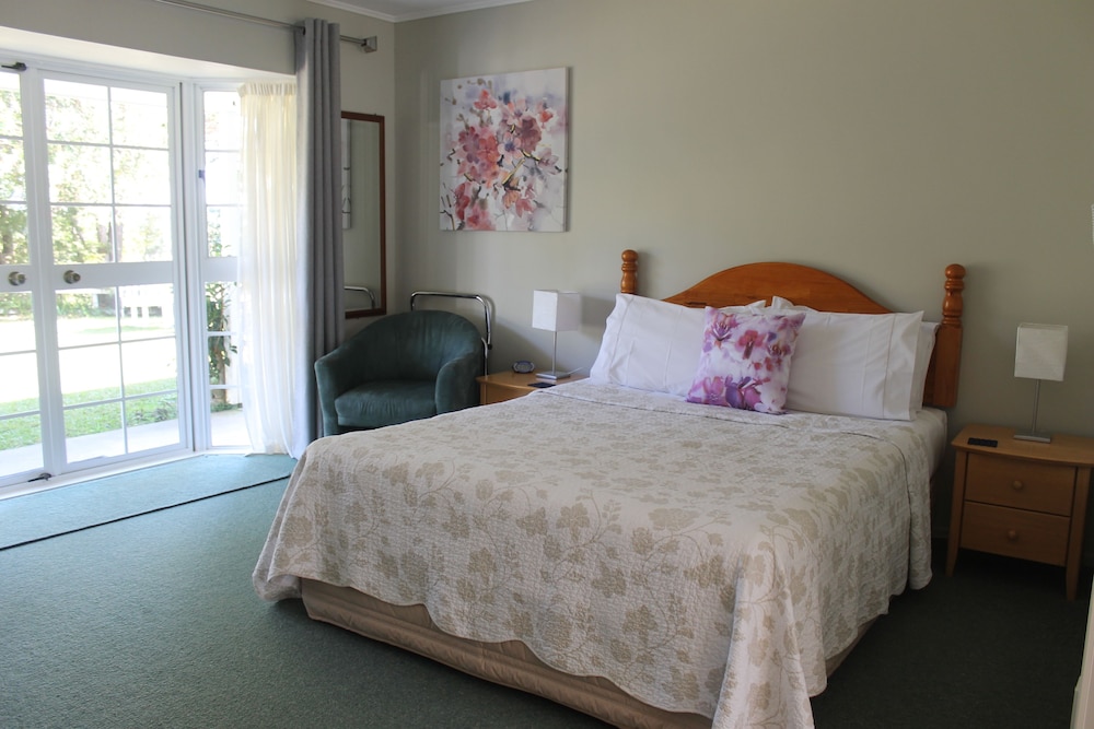 Ash Grove Boutique Motel 26/70
