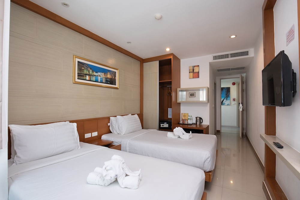 The Patong Center Hotel 10/40
