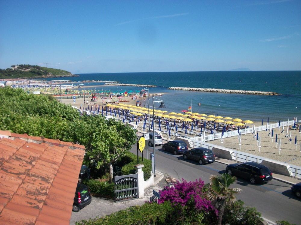 Hotel Tirreno 38/52