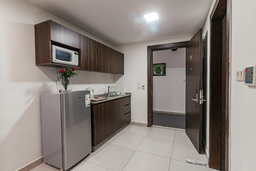 Lancaster Hotel Apartments-Gardens 6/47
