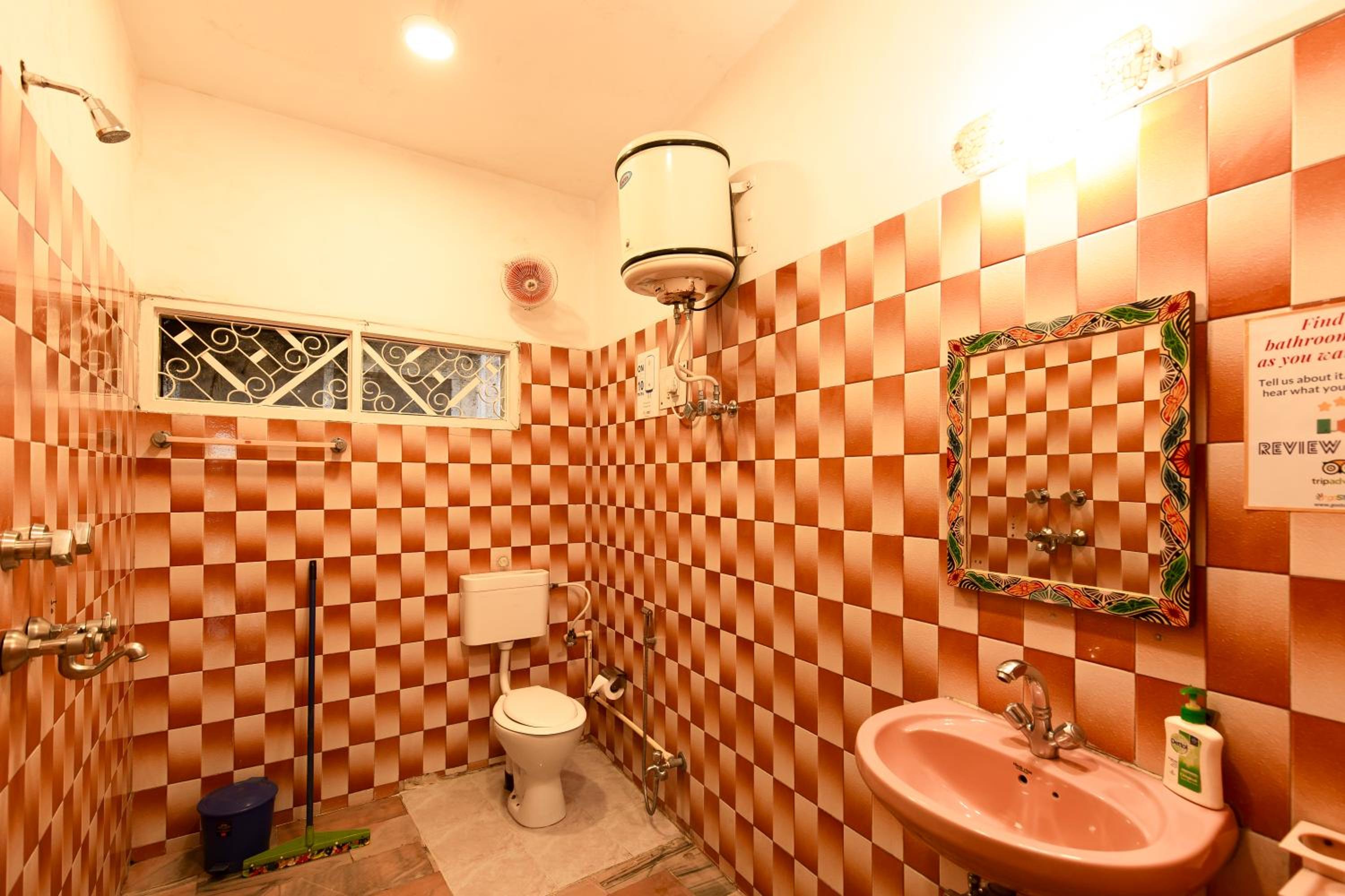 Mixed Dorm, 14 Beds, Shared Bathroom