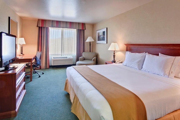 Holiday Inn Express Hotel & Suites Tehachapi Hwy 58/Mill St 10/29
