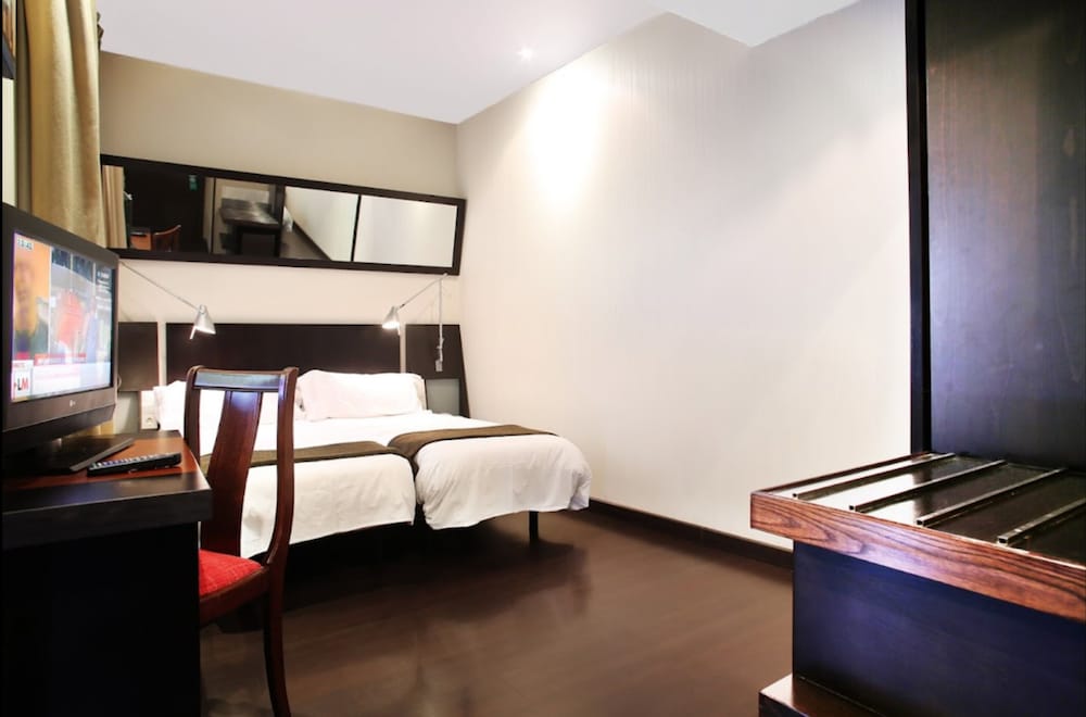 Hotel Avenida Gran Via 19/62