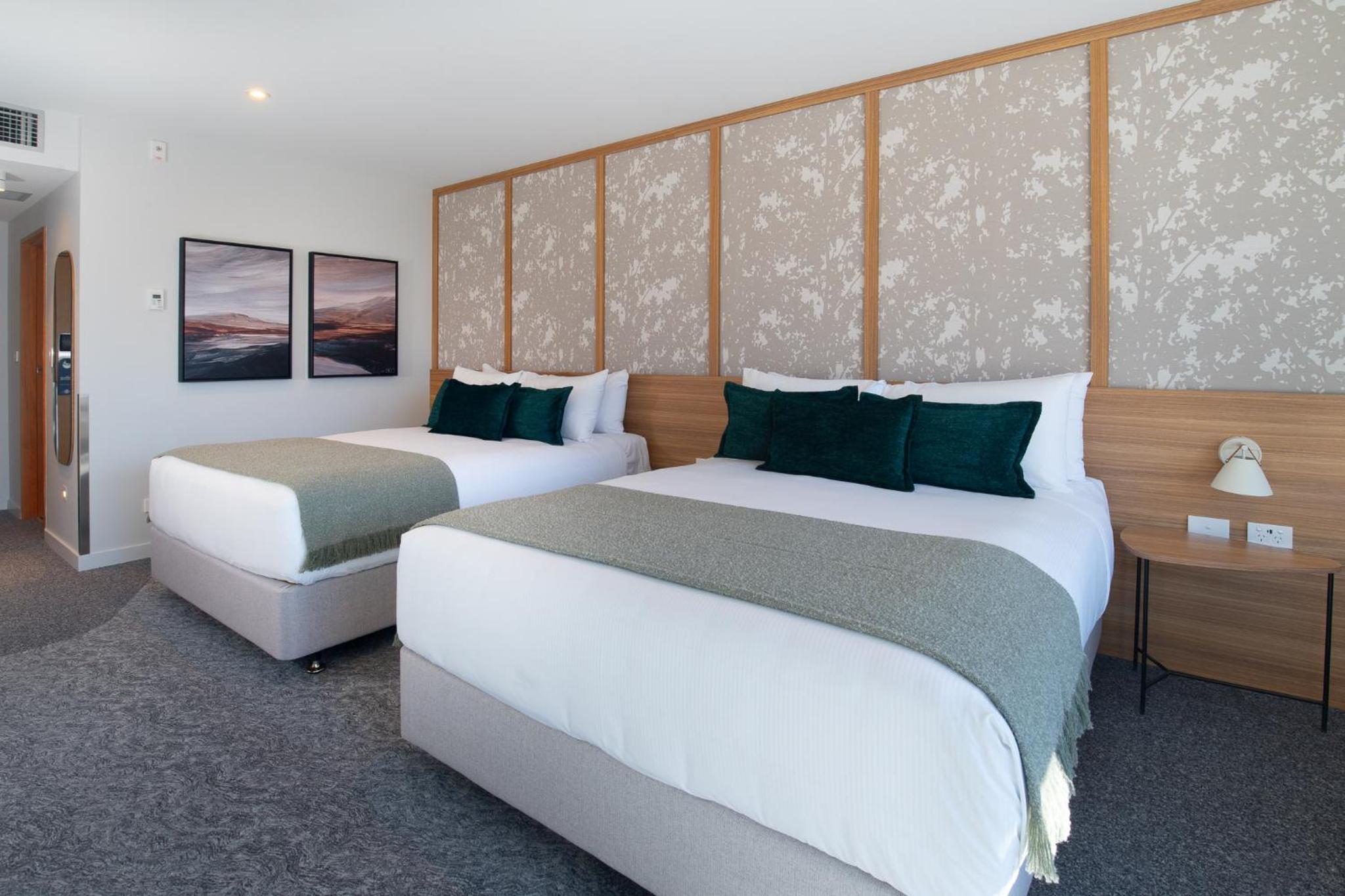 Plus, Premium, 2 Queen Beds