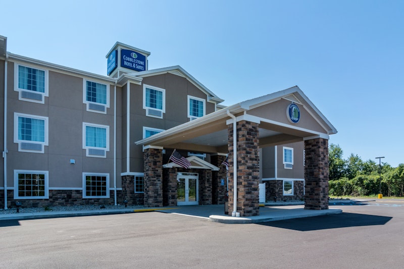 Cobblestone Hotel & Suites - Greenville 19/21