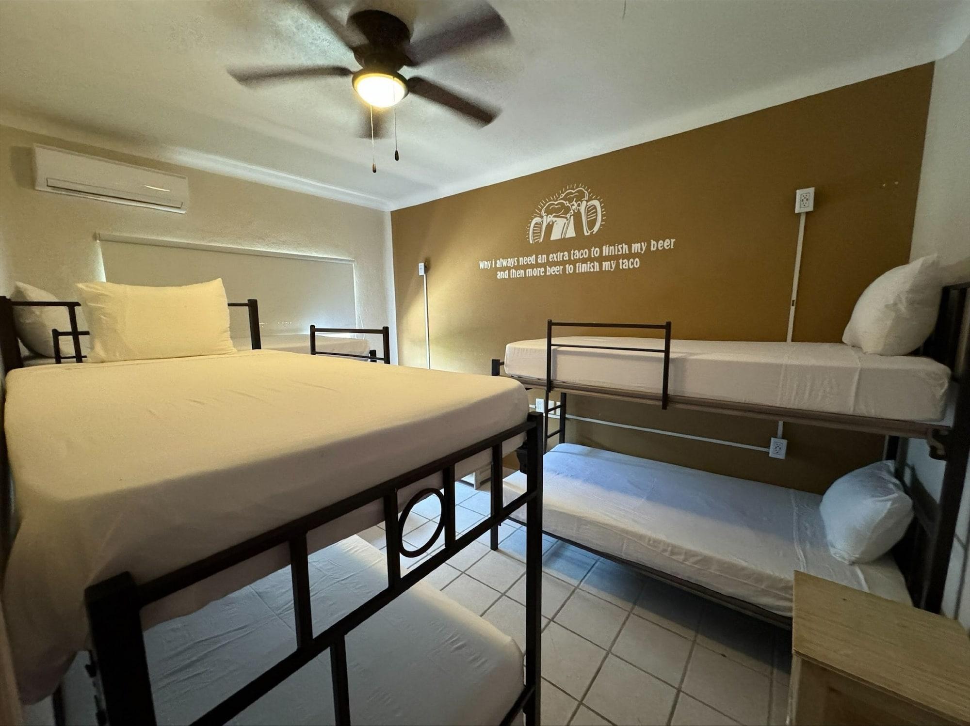 Mala Vecindad Playa Beer Hotel 24/58