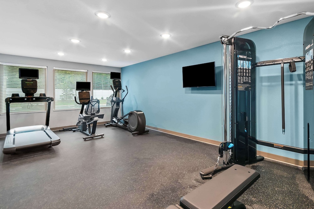 WoodSpring Suites Pensacola West 16/28